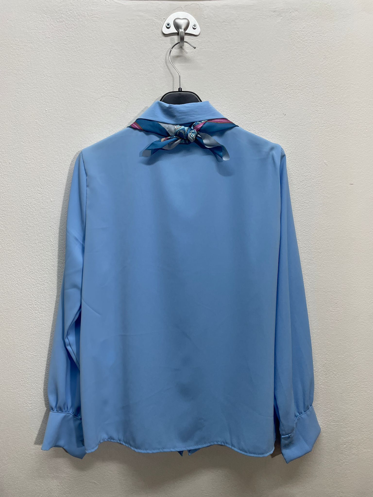 38609 | Blusa con foulard fantasia