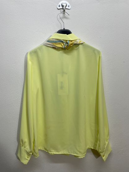 38609 | Blusa con foulard fantasia