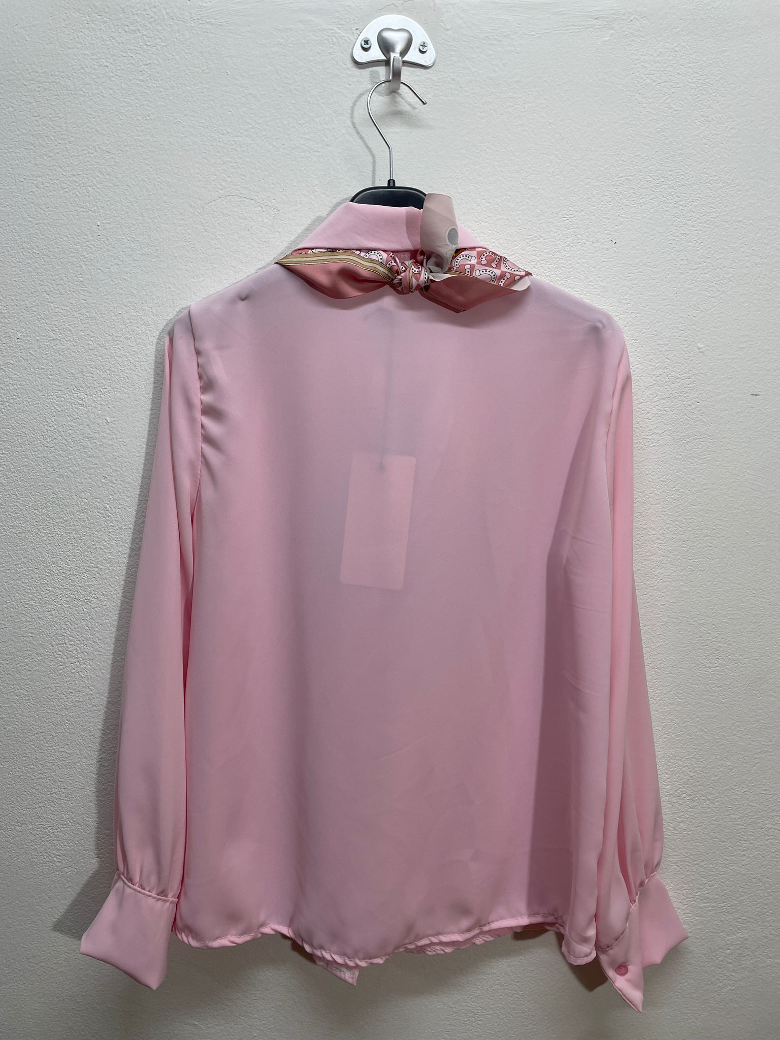 38609 | Blusa con foulard fantasia