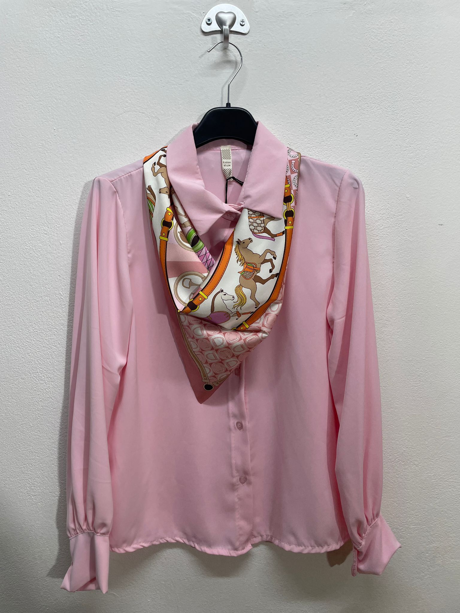 38609 | Blusa con foulard fantasia