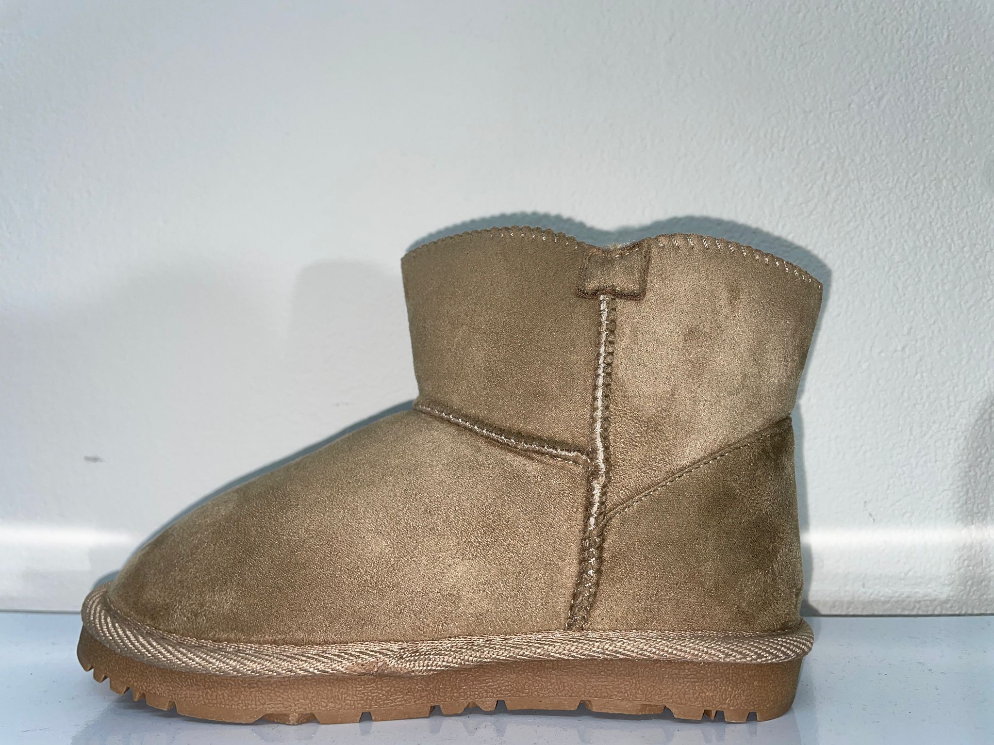 G9022 | Stivaletti in camoscio di lana