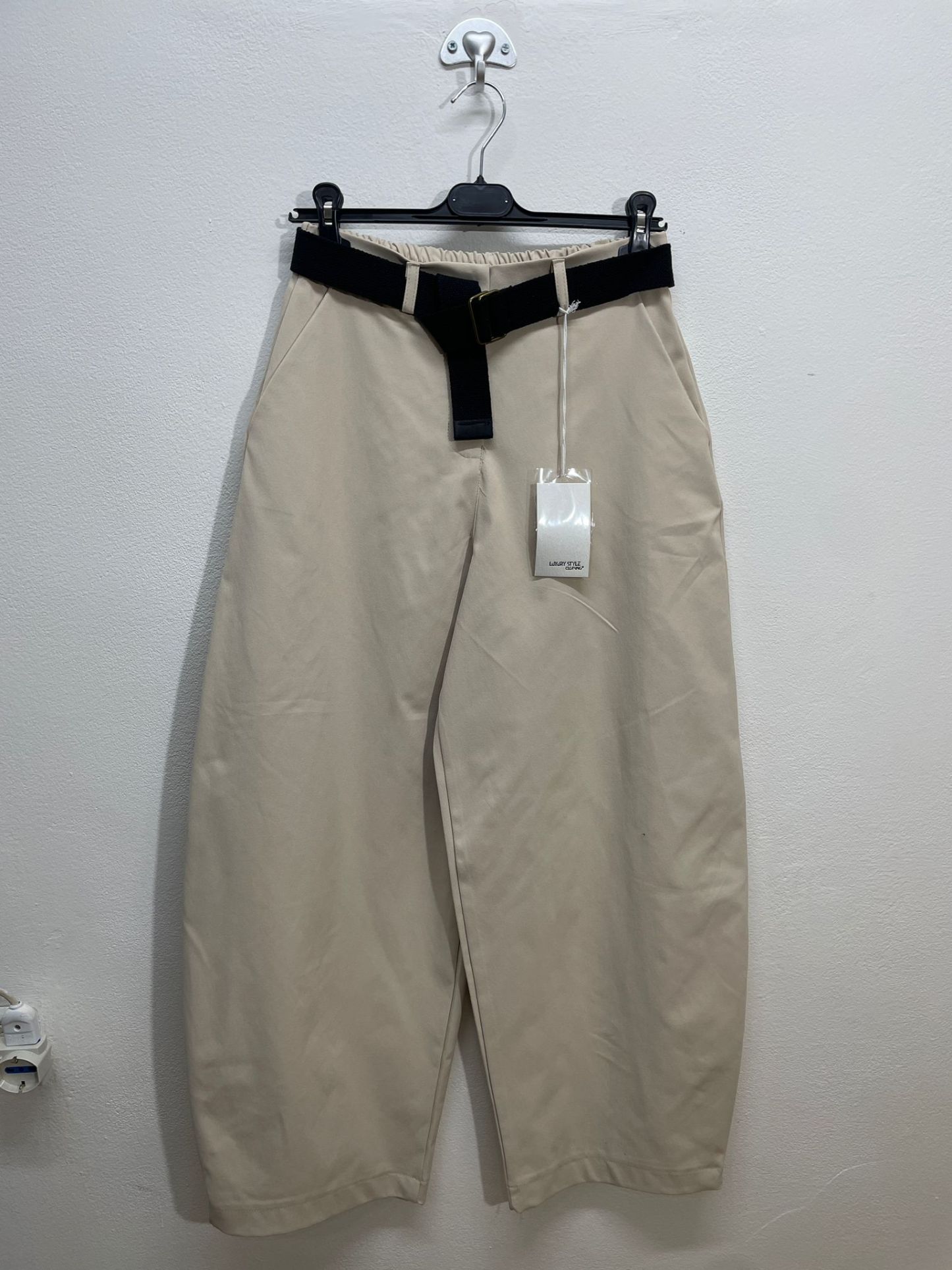 67400 | Pantalone a costine con cintura