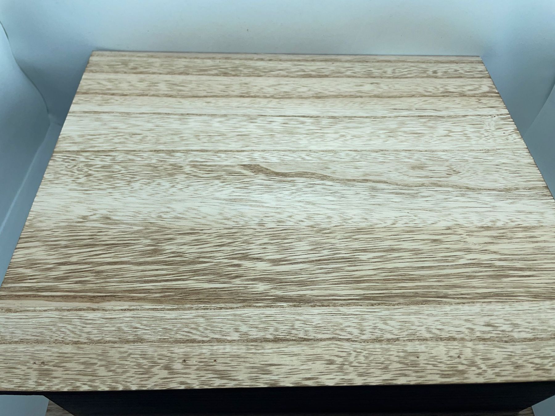 Portacialde di legno con motivo a forma di tazza