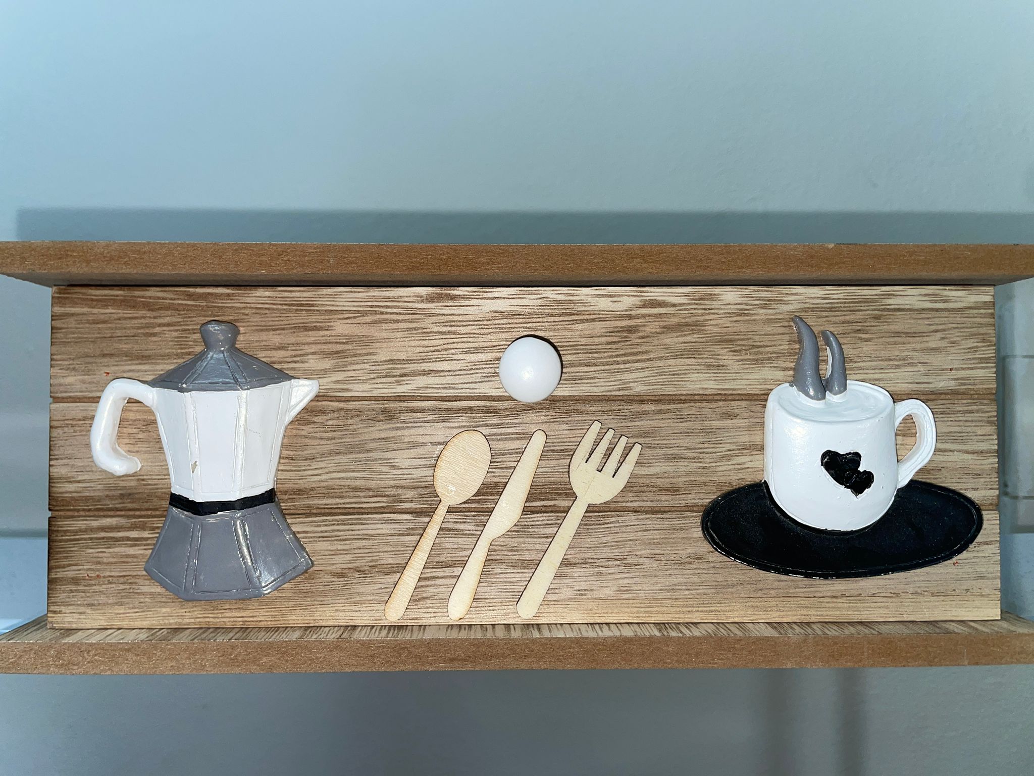 Portacialde di legno con motivo a forma di tazza