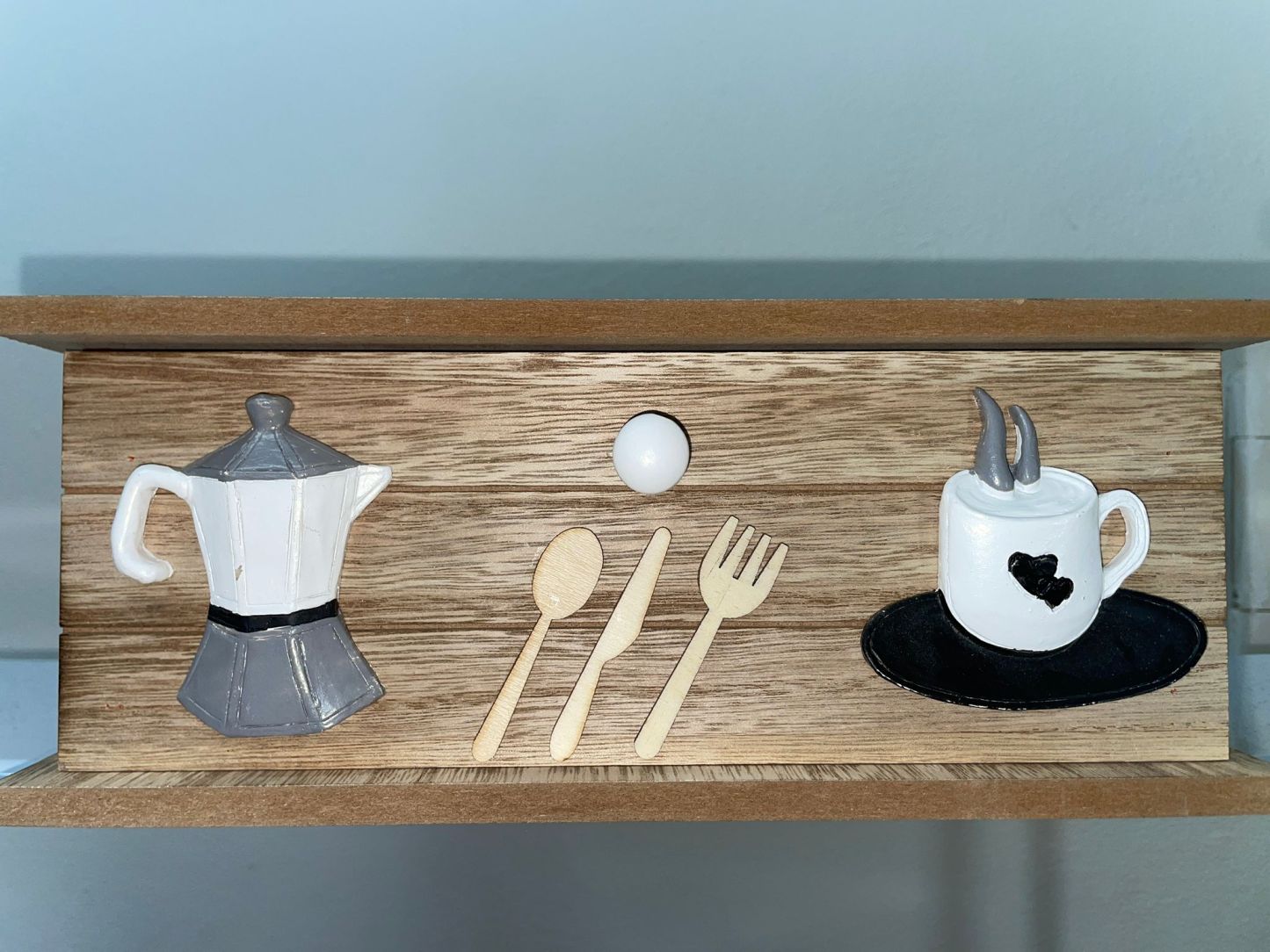 Portacialde di legno con motivo a forma di tazza