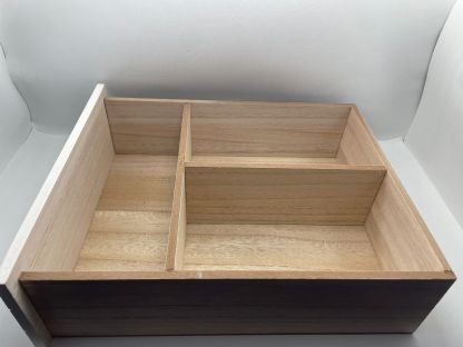 Portacialde di legno con motivo a forma di tazza