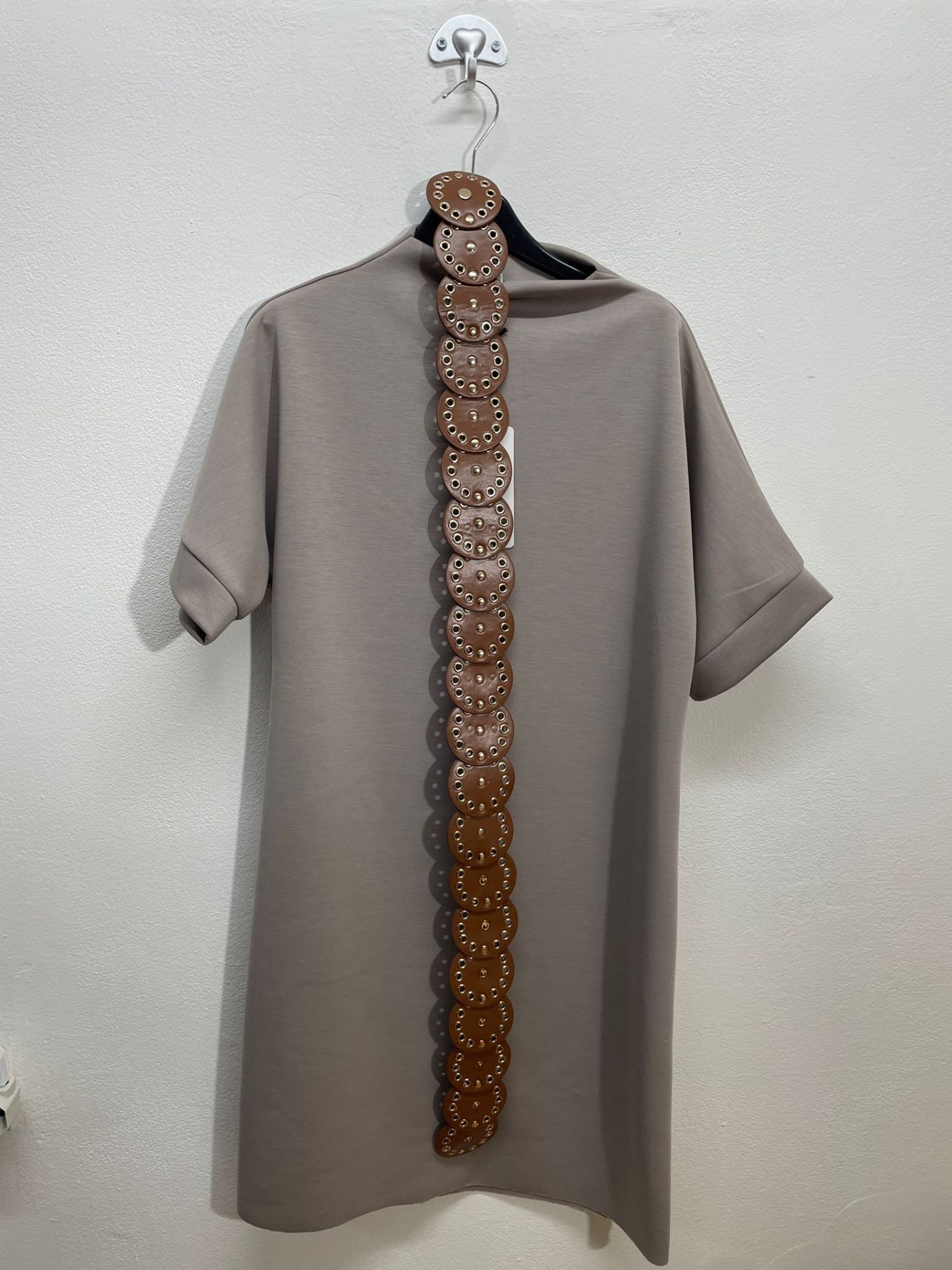 39076 | Vestito lungo con cintura