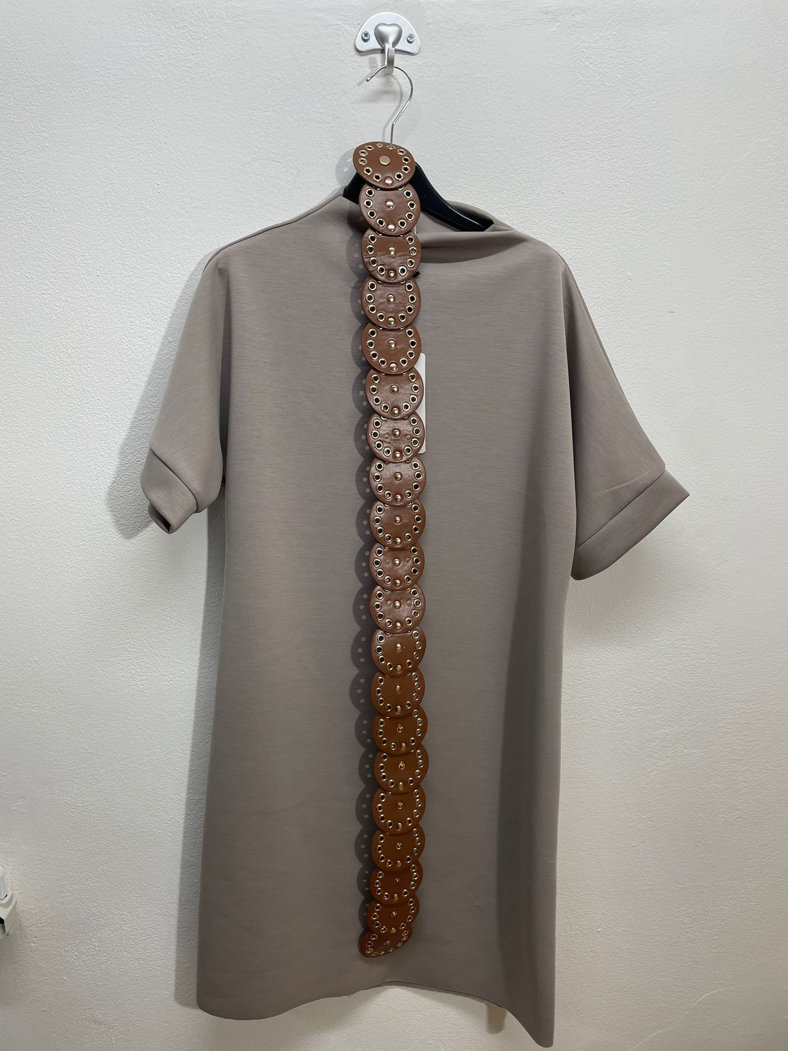 39076 | Vestito lungo con cintura