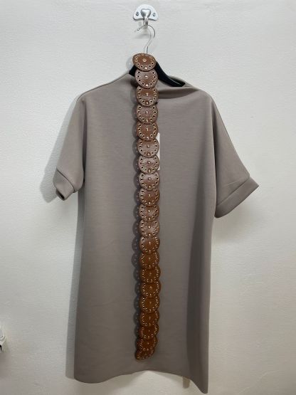 39076 | Vestito lungo con cintura