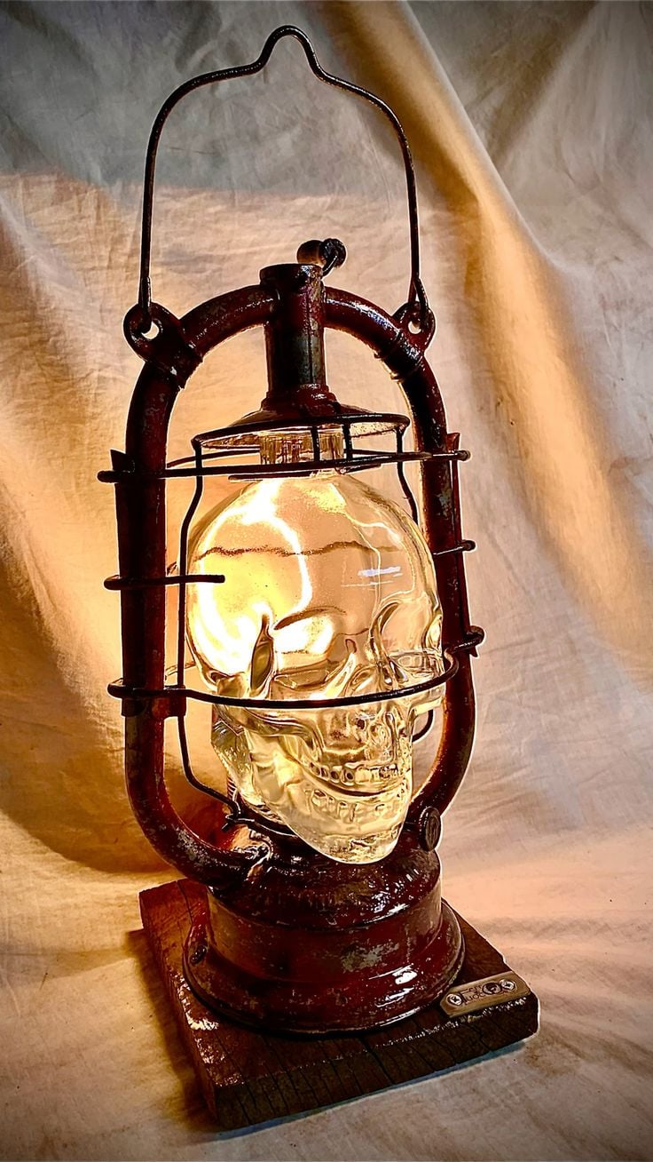 💀Industrial Gothic Skull Lamp