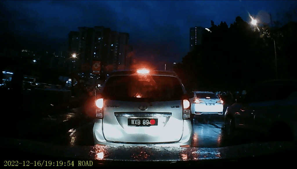 【✈ Ingyenes szállítás - Új érkezés 】 ROADCAM R2 Javítsa a vezetés biztonságát kiváló minőségű műszerfali kamerákkal