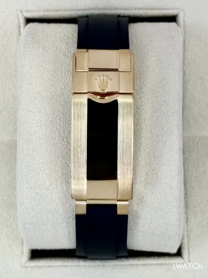 2025-ös Rolex Yacht-Master 42 mm 226658 sárga arany Oysterflex karkötővel, fekete számlappal
