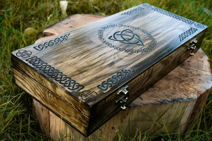 [Copy]Purple Dragon kempingbalta 14,7 hüvelykes kézzel kovácsolt hasítóbalta - kültéri fahasító, aprító és faragó szerszám bőr tokkal, bushcraft túlélő fa férfiaknak és nőknek