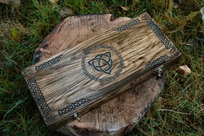 [Copy]Purple Dragon kempingbalta 14,7 hüvelykes kézzel kovácsolt hasítóbalta - kültéri fahasító, aprító és faragó szerszám bőr tokkal, bushcraft túlélő fa férfiaknak és nőknek