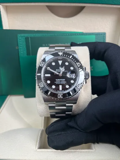Rolex Submariner 41 mm-es rozsdamentes acél dátumos karóra – Fekete számlap (Hivatkozási szám: 126610LN)