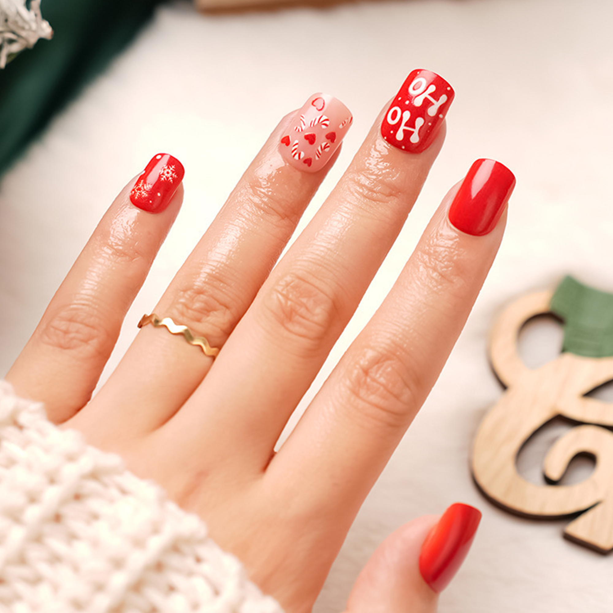 Morovan Christmas Press on Nails,Snowflake False Nails - Glue on, Fake, Stick on Nails for Women,12 Sizes