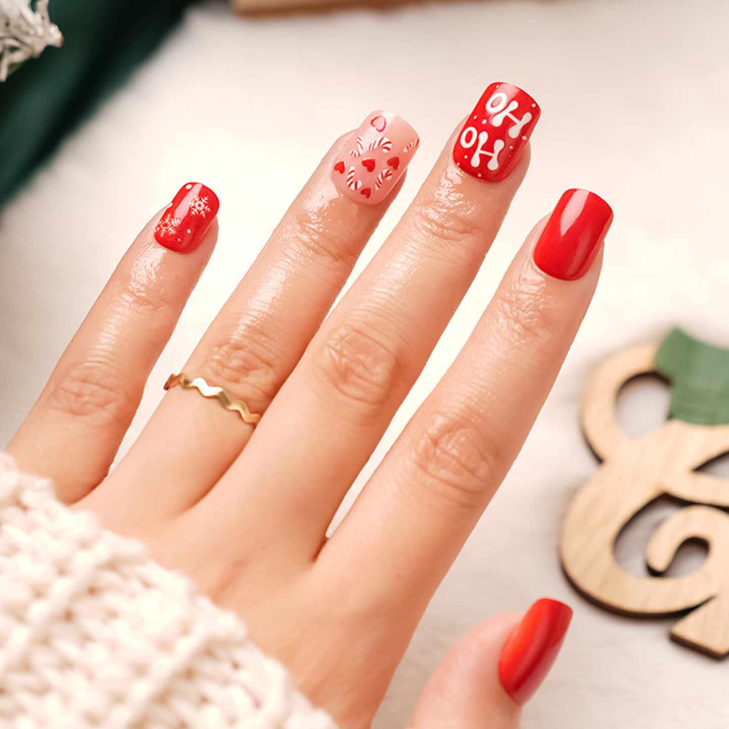 Morovan Christmas Press on Nails,Snowflake False Nails - Glue on, Fake, Stick on Nails for Women,12 Sizes