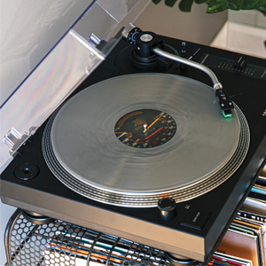 Crosley C100BT Tocadiscos con patas de control de vibración