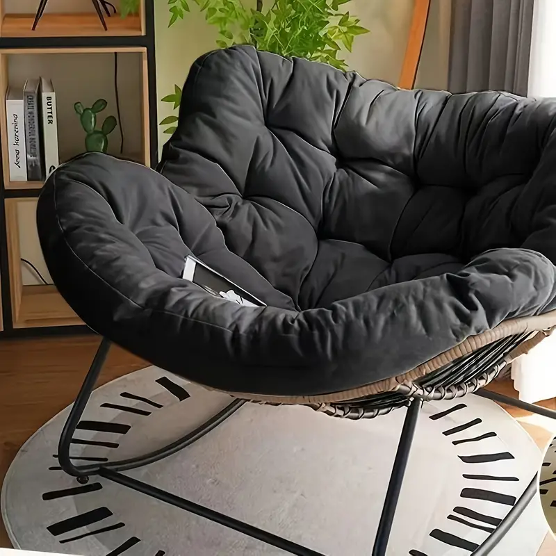 Silla de Balanc&iacute;n de Rat&aacute;n Beige de Lujo con Coj&iacute;n Suave - Perfecta para Uso Interior y Exterior, Ideal para  , Patio, Porche, Jard&iacute;n Trasero, Camping y Senderismo detalles 0