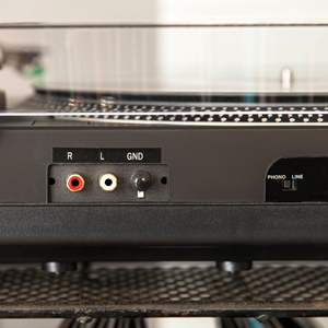 Crosley C100BT - Tocadiscos estéreo con preamplificador conmutable integrado