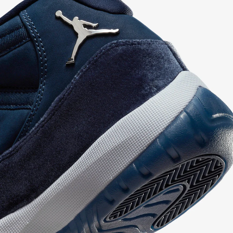 Athtir Jorthtdan 11 Retro 'Midnight Navy Velvet'