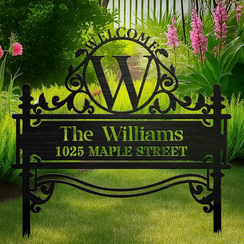 WelcomeFamilyNameMonogram-PersonalizedMetalGardenStake-MkDefault