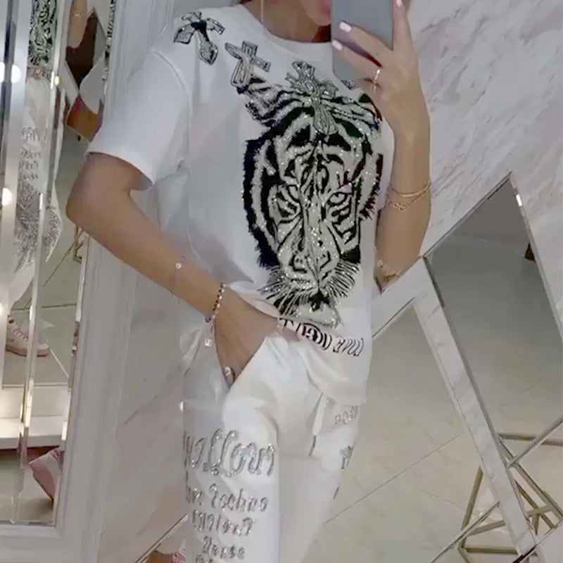 Fascino Italiano: Set T-shirt & Pantaloni con Diamanti