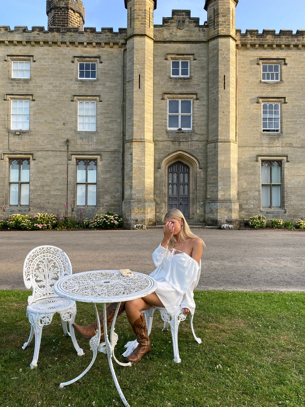 ✨ Bianco Assoluto: Il Vestito-Culto che Ti Trasforma in 3 Secondi