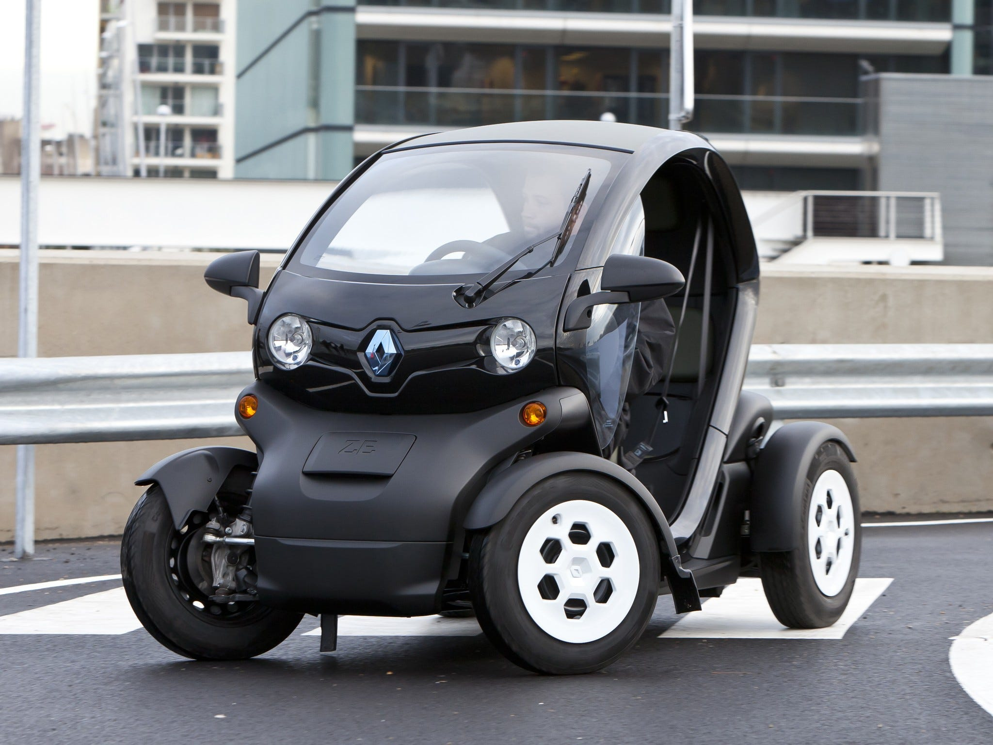 To get around the city differently, the solution is called Renault Twi