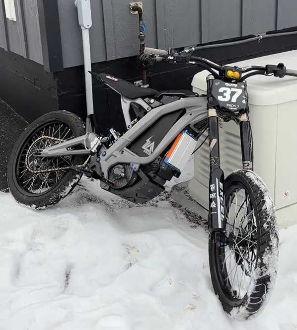 3-hour fast charge 55MPH Equipped with 60000mAh capacity battery.(74.6 Mile Range) Off-road electric bike