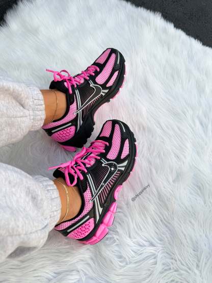 Black+ Bubblegum Hot Pink Swarovski Women Nike Vomero 5