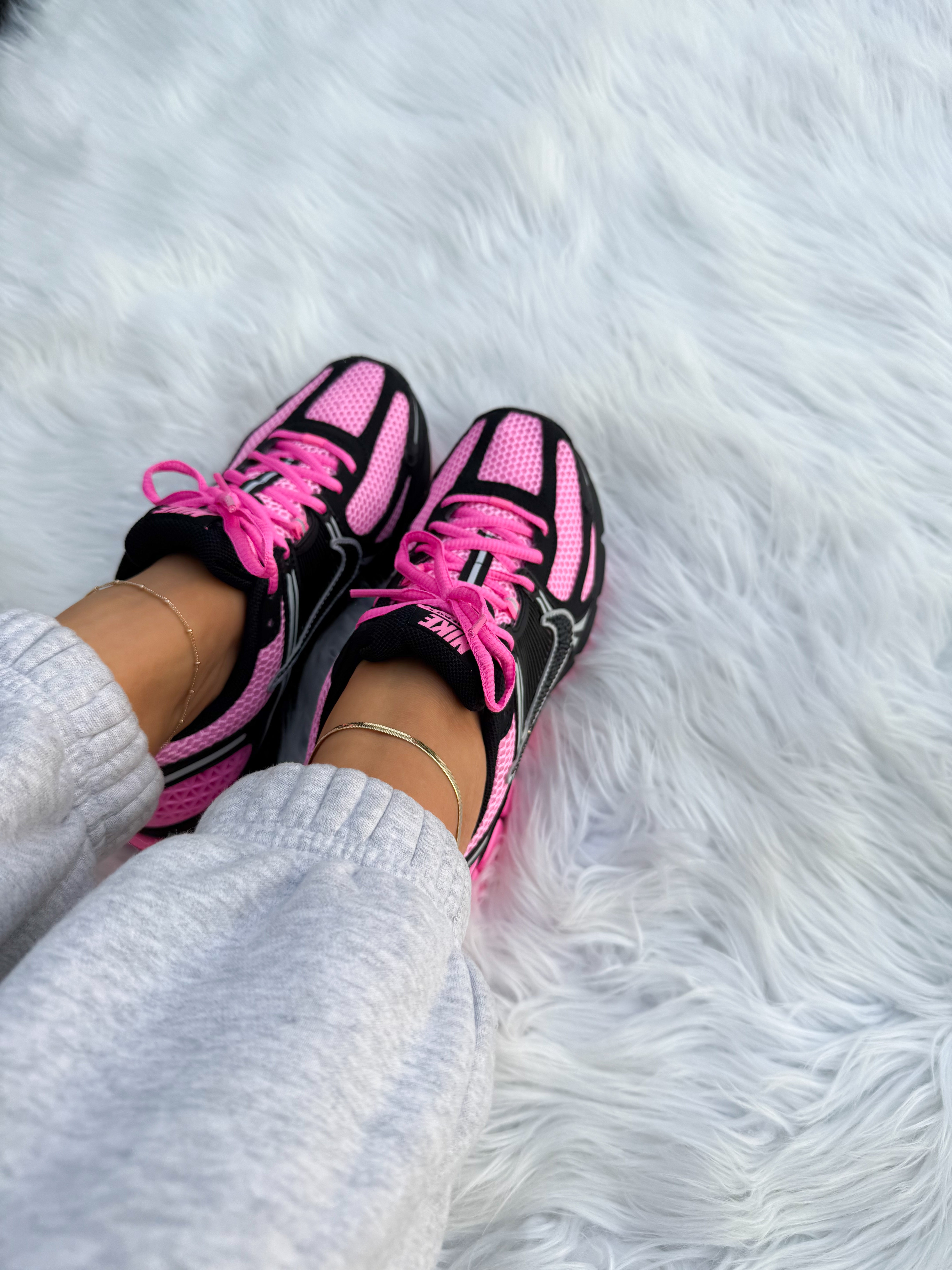 Black+ Bubblegum Hot Pink Swarovski Women Nike Vomero 5