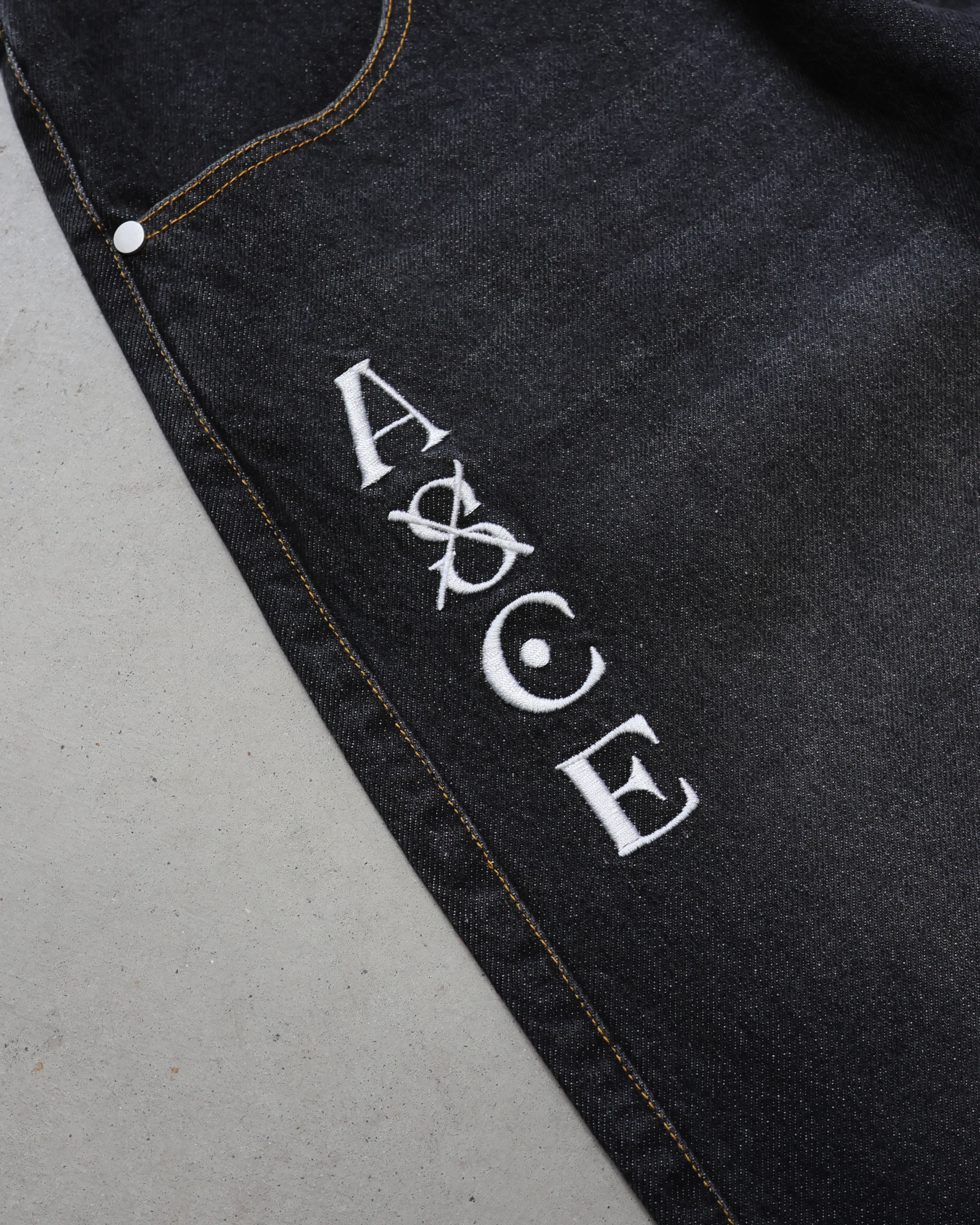 One Piece Asce Embroidery Jeans