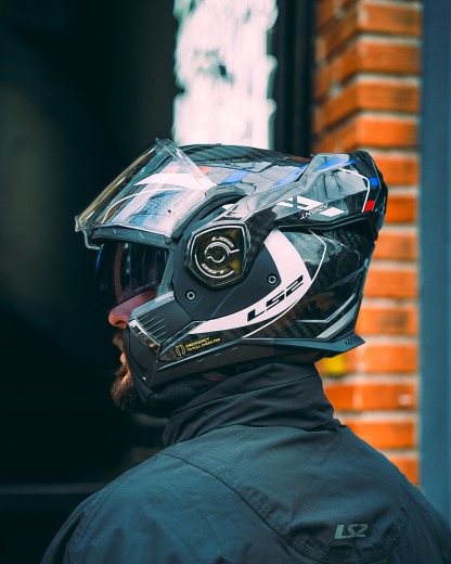 LS2 FF901 ADVANT X+ helmet in lightweight carbon fiber