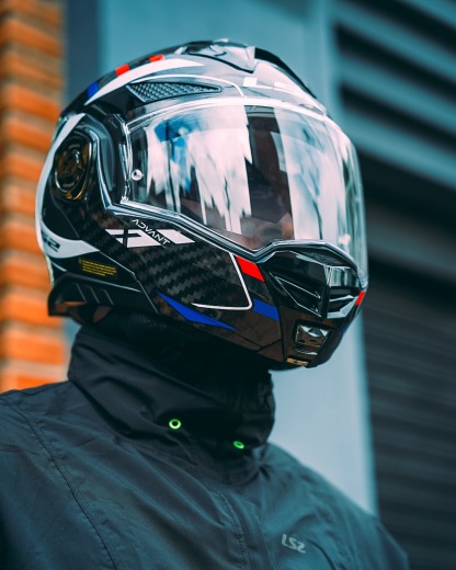 LS2 FF901 ADVANT X+ helmet in lightweight carbon fiber