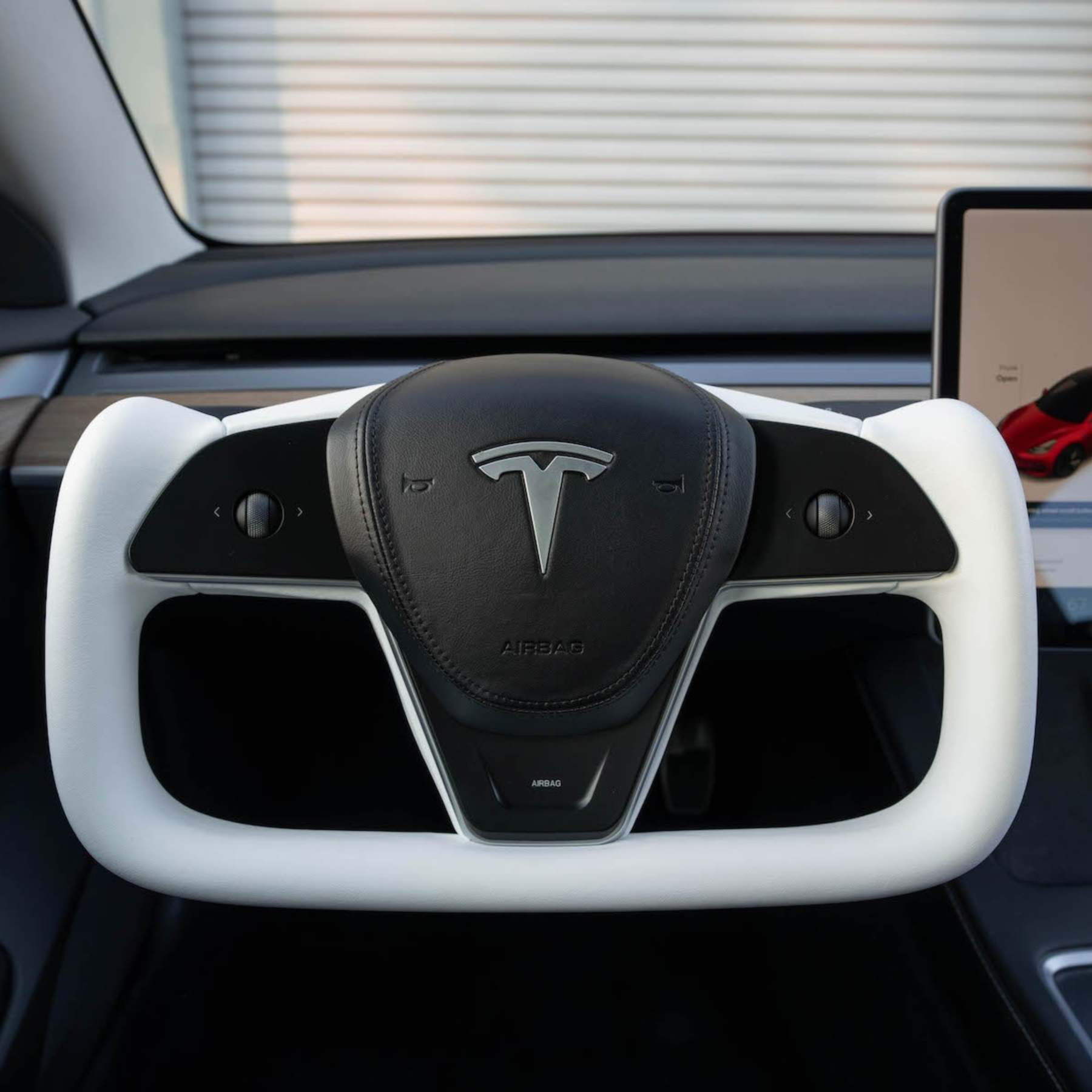 TESERY Yoke Plaid Steering Wheel for Tesla Model 3 / Y【White Leather】 - Tesery Official Store