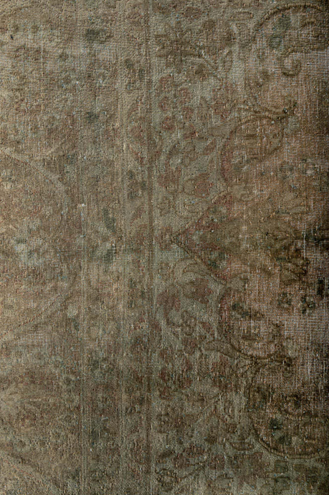 Overdyed 402x295cm