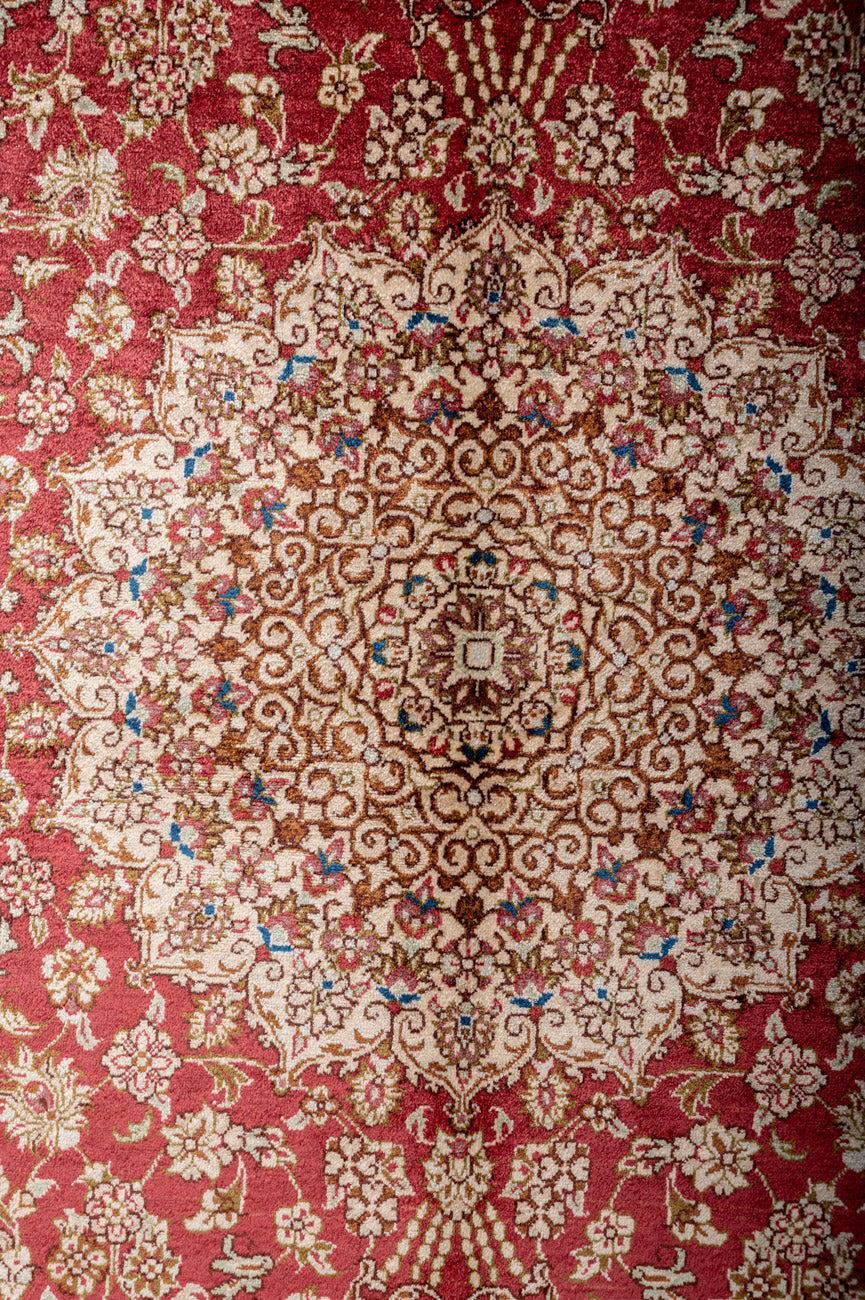 Signed Qum Silk 151x100cm
