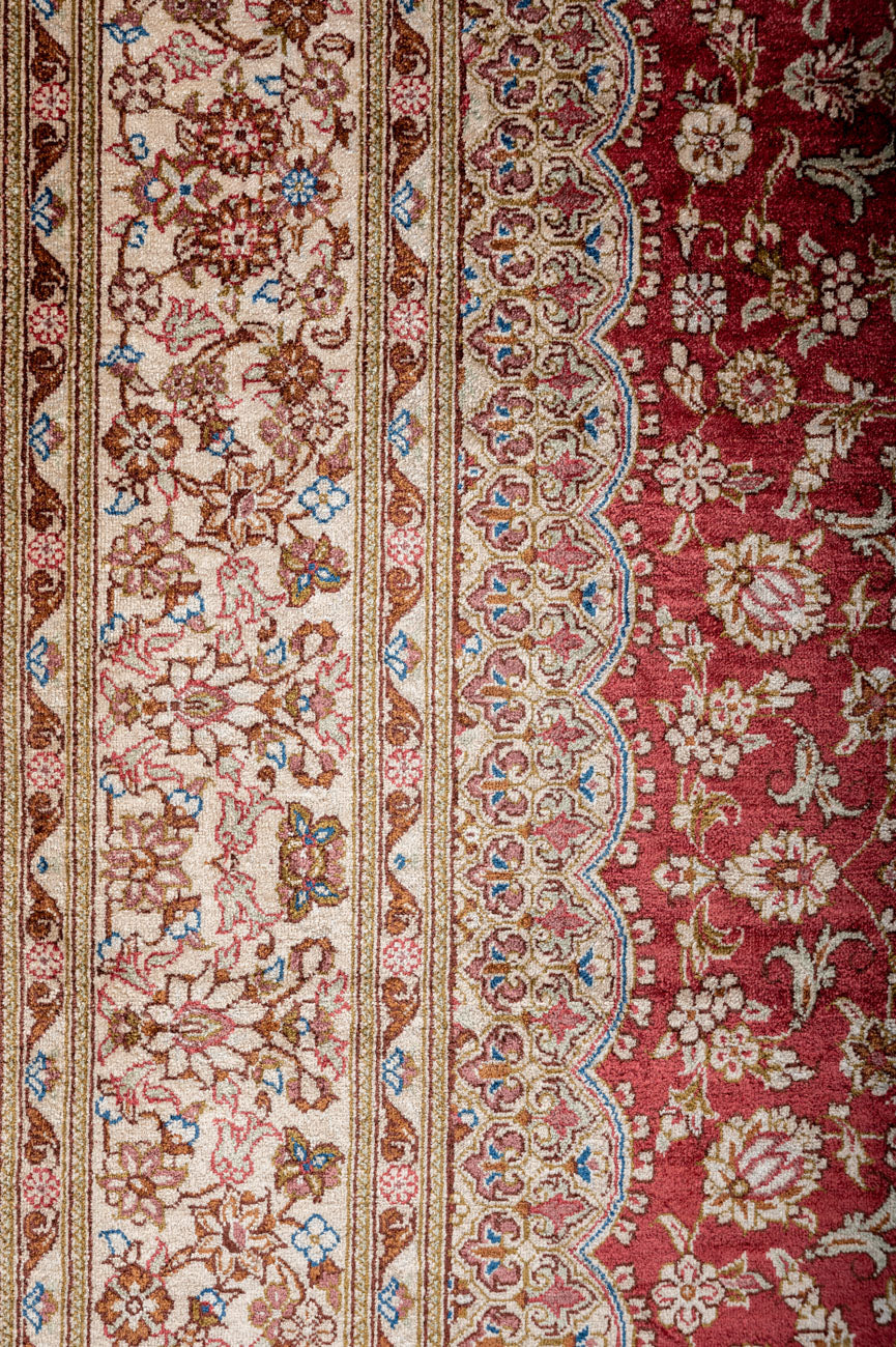 Signed Qum Silk 151x100cm