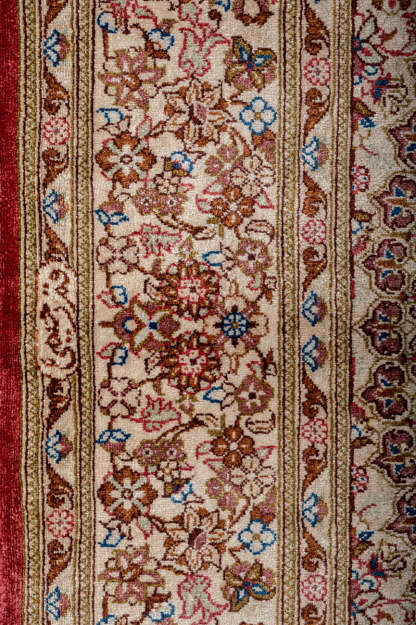 Signed Qum Silk 151x100cm