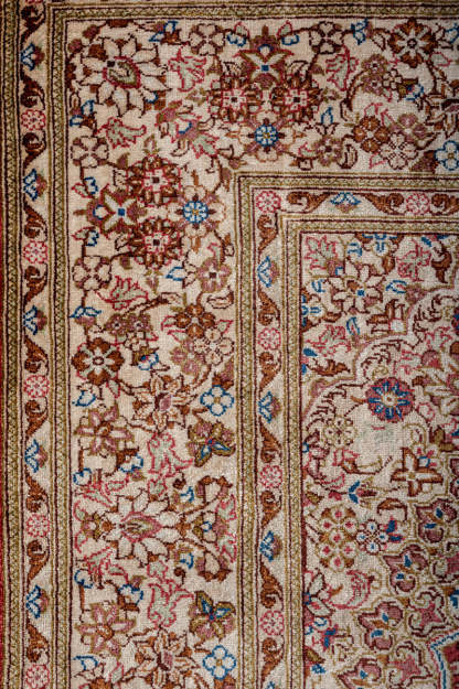Signed Qum Silk 151x100cm