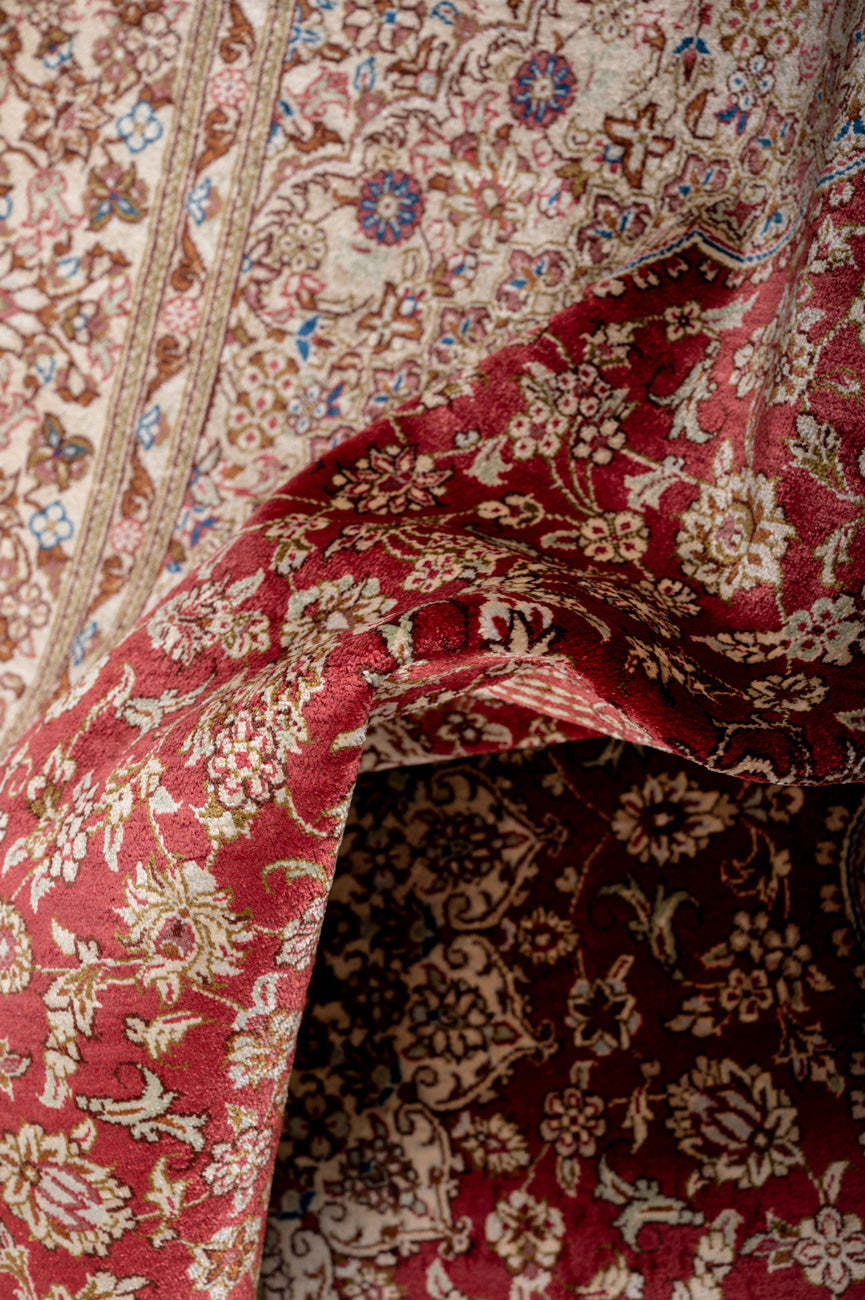 Signed Qum Silk 151x100cm