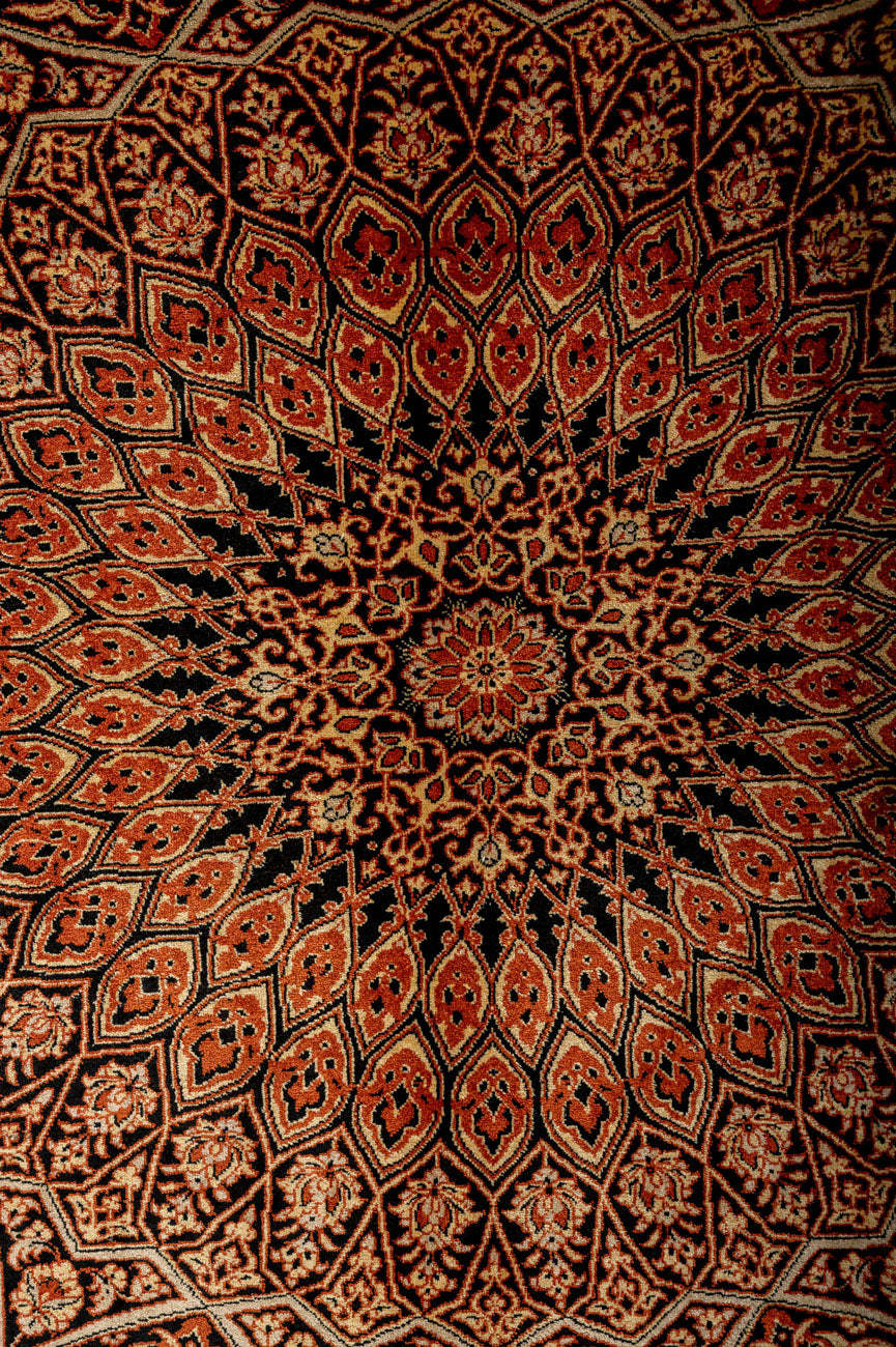 Signed Qum Silk 154x104cm