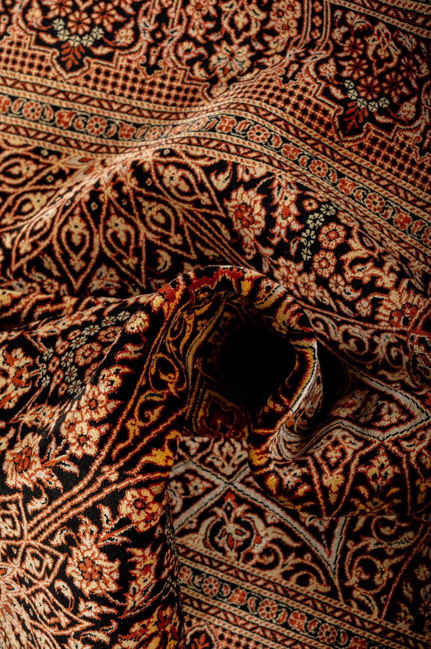 Signed Qum Silk 154x104cm