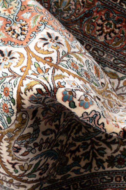 Luxury Kashmir Silk 89x61cm