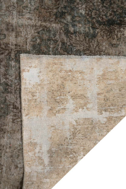 Overdyed 651x397cm