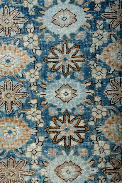 Vintage Distressed  Mahal 304x219cm
