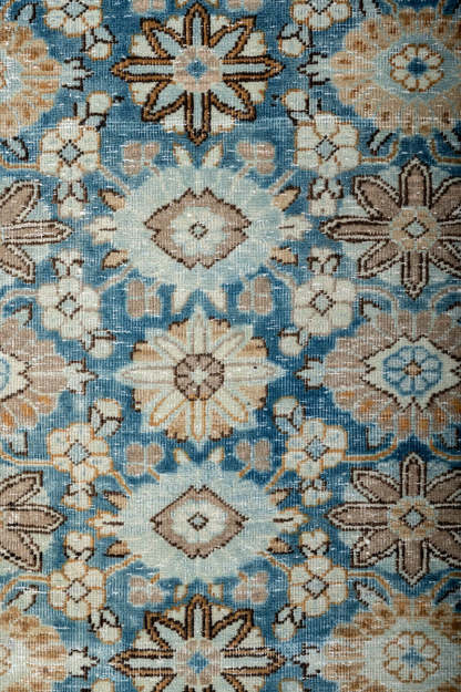 Vintage Distressed  Mahal 304x219cm