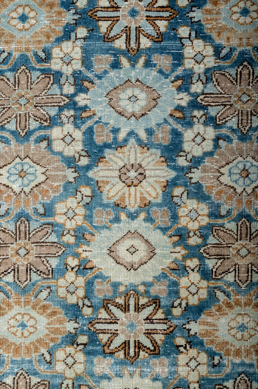 Vintage Distressed  Mahal 304x219cm