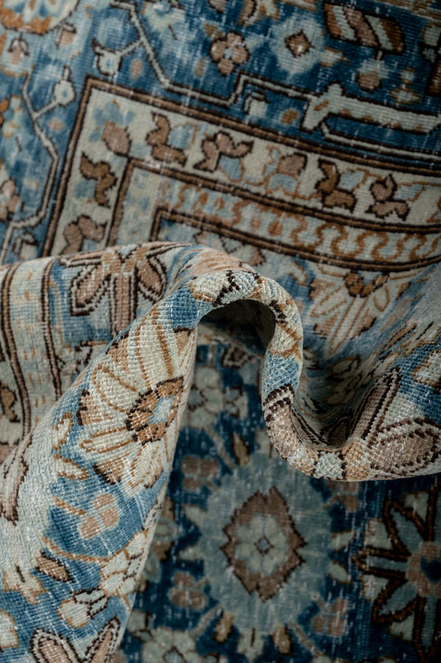 Vintage Distressed  Mahal 304x219cm